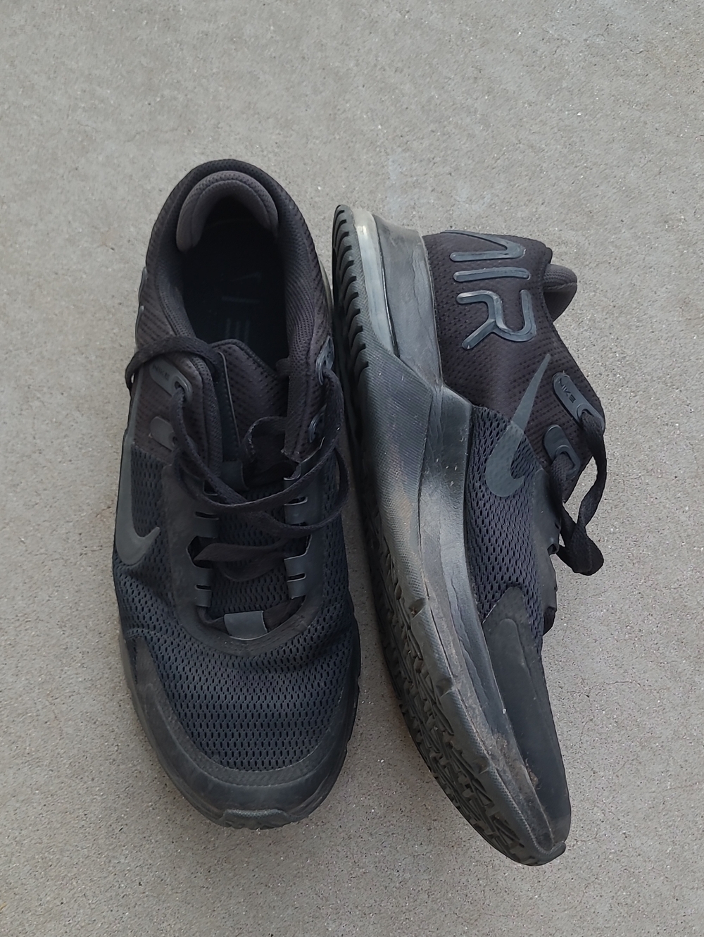 Nike Airmax Men's Black Athletic Running Shoes
